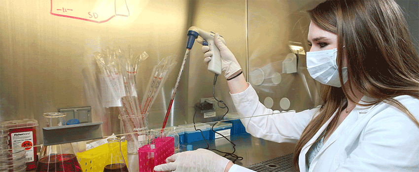 Female student working in the lab.