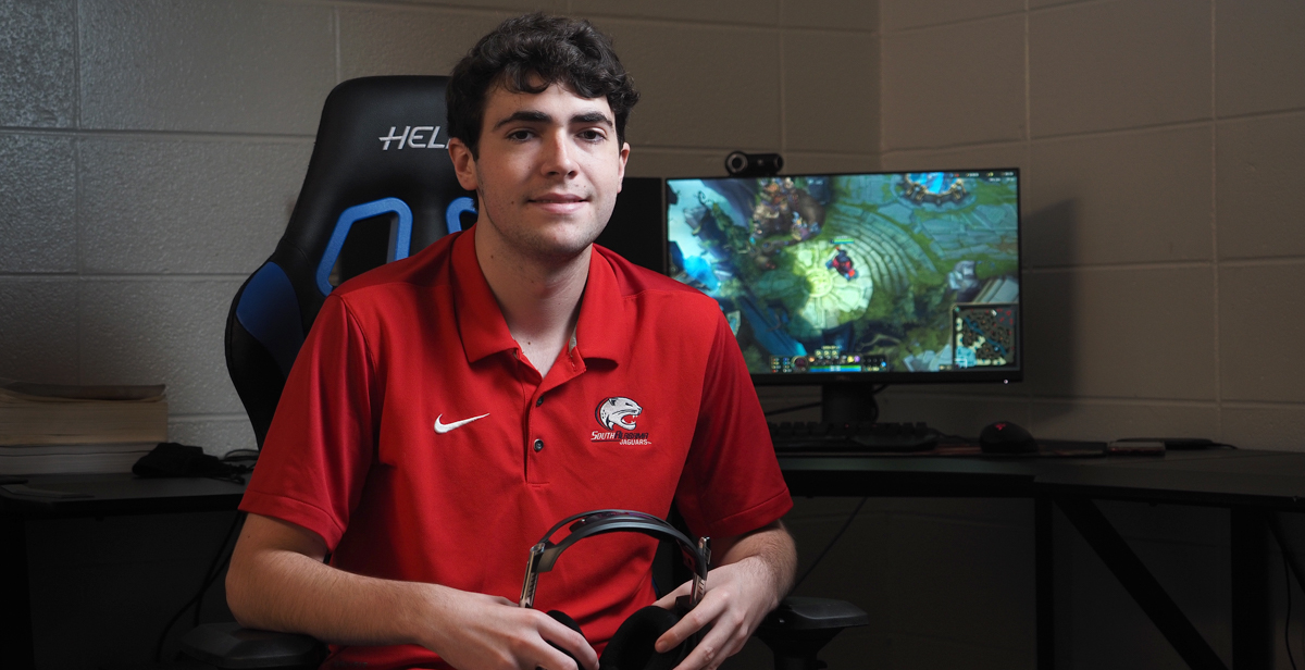 At Thompson High School, Carter Mandy was on a state championship esports team. He's joined South's team and is majoring in radiologic sciences.  data-lightbox='featured'